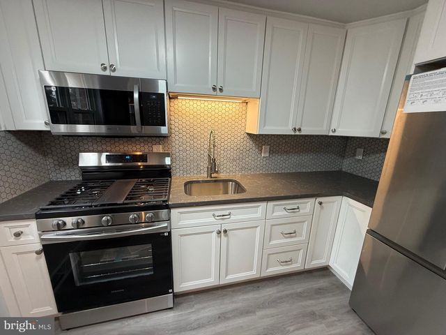 870 HILTON DR, Lancaster, PA 17603