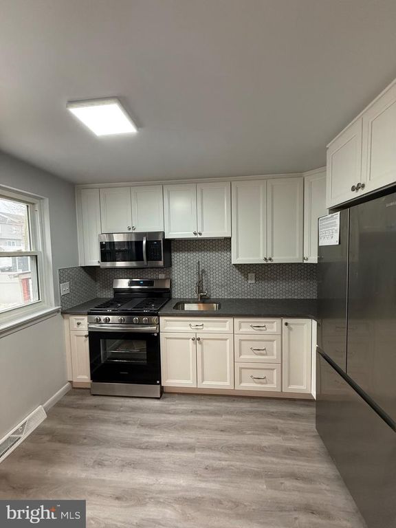 870 HILTON DR, Lancaster, PA 17603