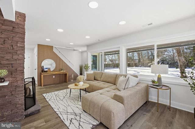 8004 GLADSTONE RD, Glenside, PA 19038