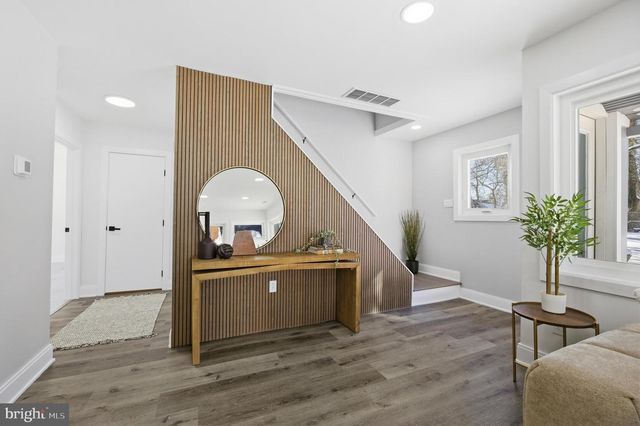 8004 GLADSTONE RD, Glenside, PA 19038