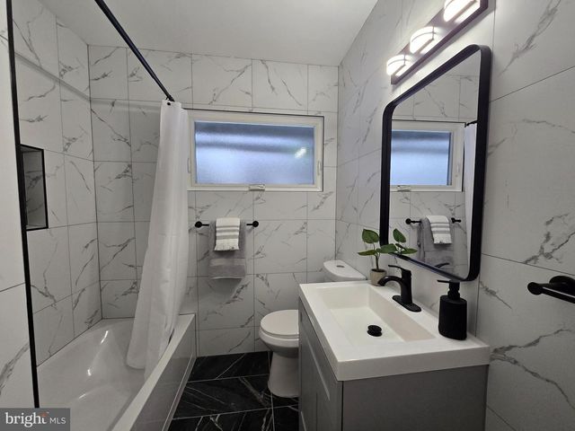 8004 GLADSTONE RD, Glenside, PA 19038