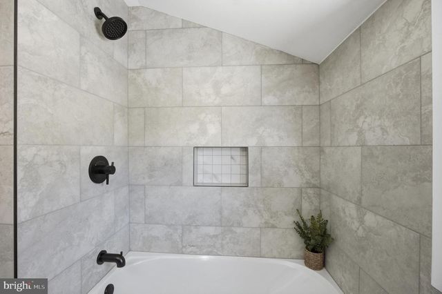 8004 GLADSTONE RD, Glenside, PA 19038