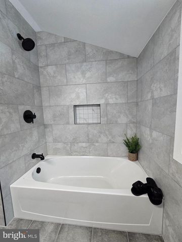 8004 GLADSTONE RD, Glenside, PA 19038