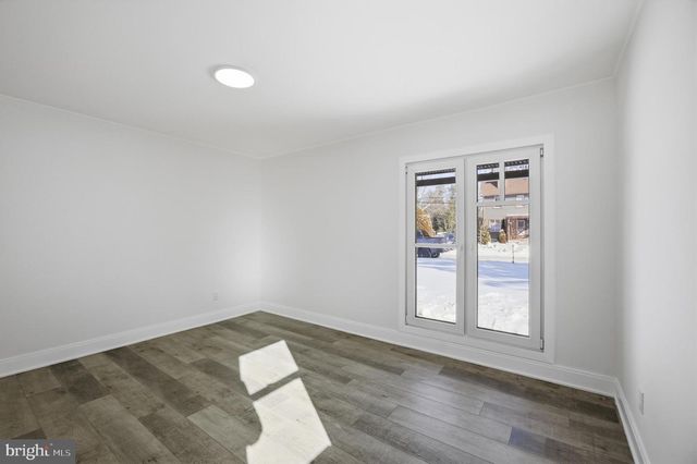 8004 GLADSTONE RD, Glenside, PA 19038