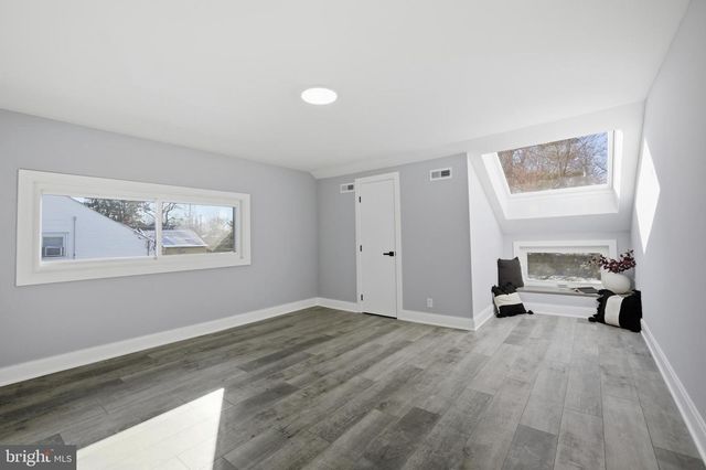 8004 GLADSTONE RD, Glenside, PA 19038