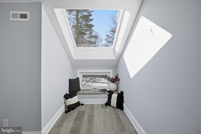 8004 GLADSTONE RD, Glenside, PA 19038