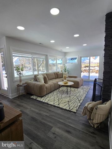 8004 GLADSTONE RD, Glenside, PA 19038