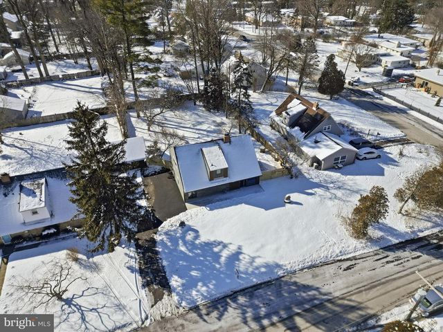 8004 GLADSTONE RD, Glenside, PA 19038