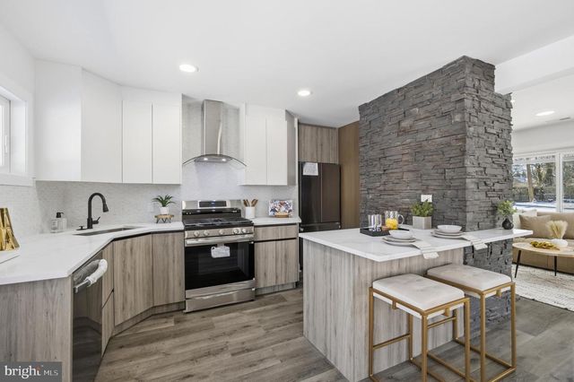 8004 GLADSTONE RD, Glenside, PA 19038