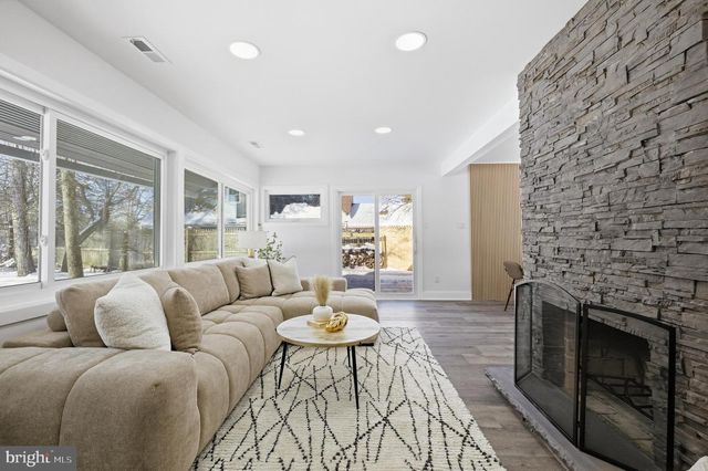 8004 GLADSTONE RD, Glenside, PA 19038