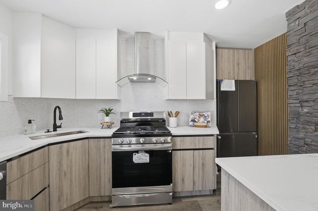 8004 GLADSTONE RD, Glenside, PA 19038