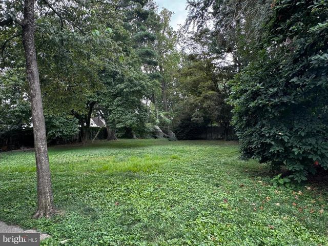 8004 GLADSTONE RD, Glenside, PA 19038