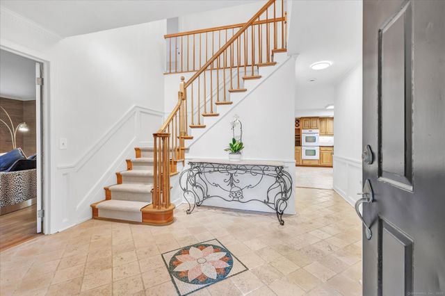6 Cavray Road, Norwalk, CT 06855