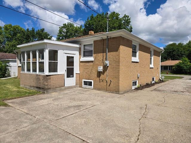 549 Pioneer Trail, Saginaw, MI 48604