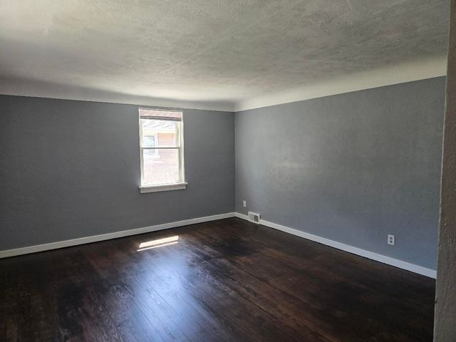 549 Pioneer Trail, Saginaw, MI 48604