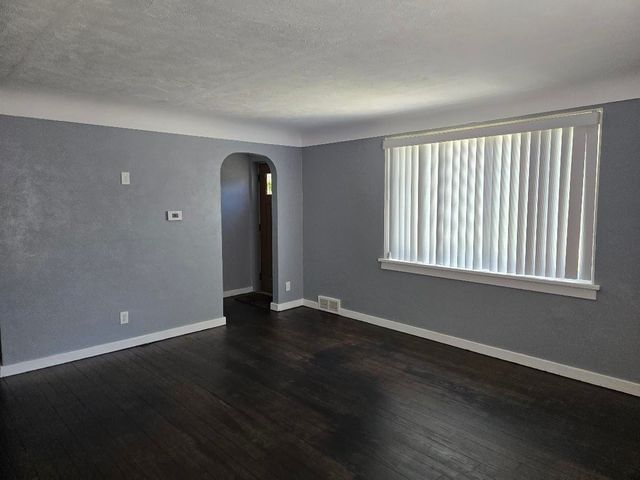549 Pioneer Trail, Saginaw, MI 48604