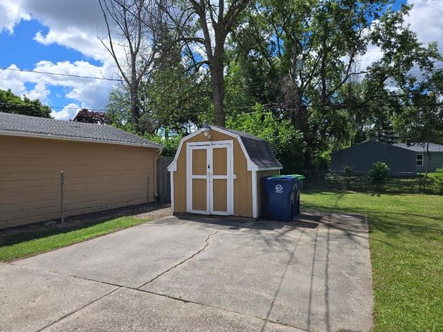 549 Pioneer Trail, Saginaw, MI 48604