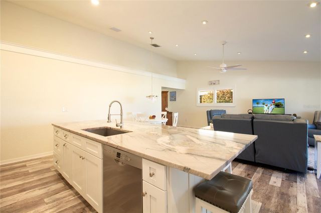 14609 LORIDAWN DRIVE 4, Seminole, FL 33776