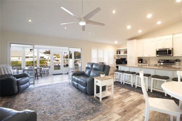 14609 LORIDAWN DRIVE 4, Seminole, FL 33776