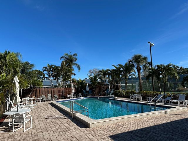 14609 LORIDAWN DRIVE 4, Seminole, FL 33776