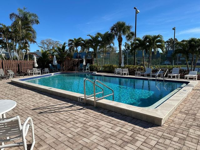 14609 LORIDAWN DRIVE 4, Seminole, FL 33776