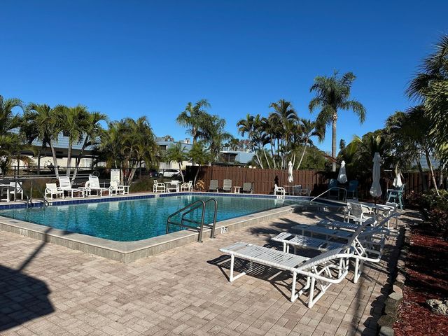 14609 LORIDAWN DRIVE 4, Seminole, FL 33776