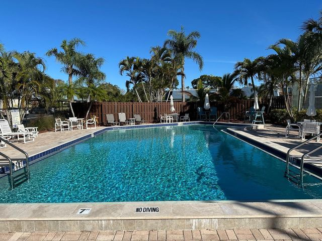 14609 LORIDAWN DRIVE 4, Seminole, FL 33776