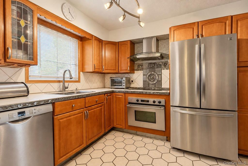 161 Poplar Street, West Hempstead, NY 11552 — photo 4