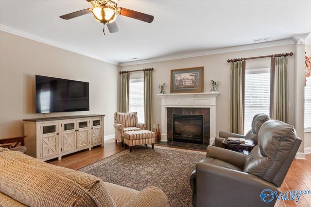 4406 Coatsbridge Drive SE, Owens Cross Roads, AL 35763