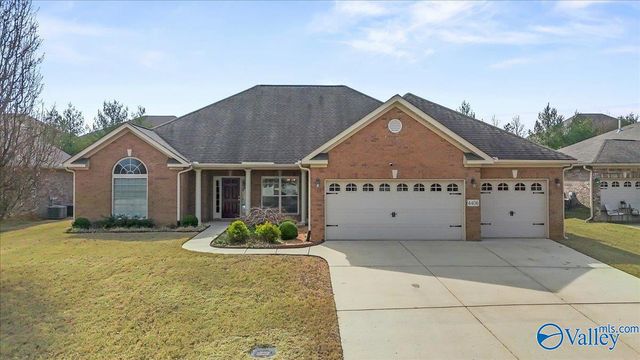 4406 Coatsbridge Drive SE, Owens Cross Roads, AL 35763