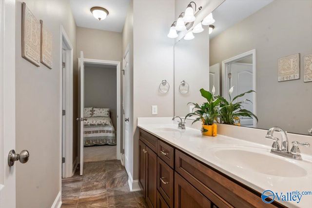 4406 Coatsbridge Drive SE, Owens Cross Roads, AL 35763