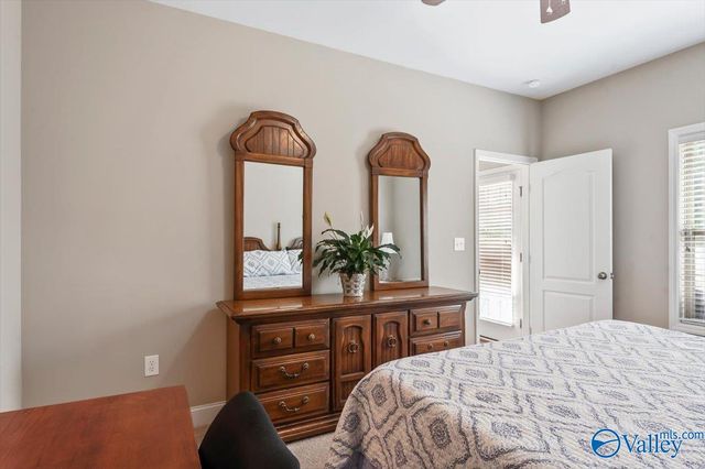 4406 Coatsbridge Drive SE, Owens Cross Roads, AL 35763