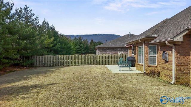 4406 Coatsbridge Drive SE, Owens Cross Roads, AL 35763