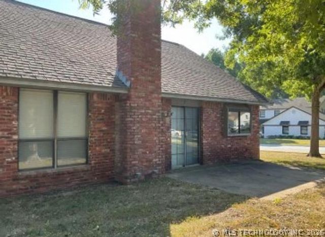 1608 S Laurel Avenue, Broken Arrow, OK 74012