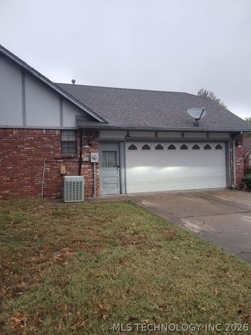 1608 S Laurel Avenue, Broken Arrow, OK 74012