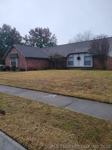 1608 S Laurel Avenue, Broken Arrow, OK 74012
