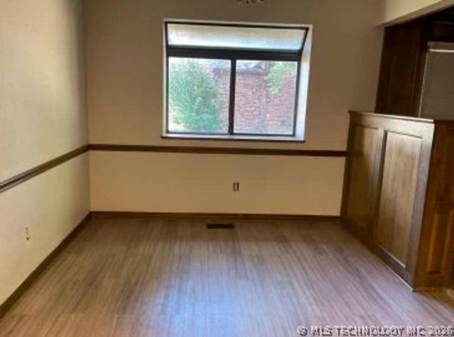 1608 S Laurel Avenue, Broken Arrow, OK 74012