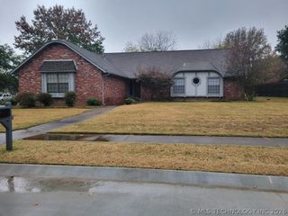 1608 S Laurel Avenue, Broken Arrow, OK 74012