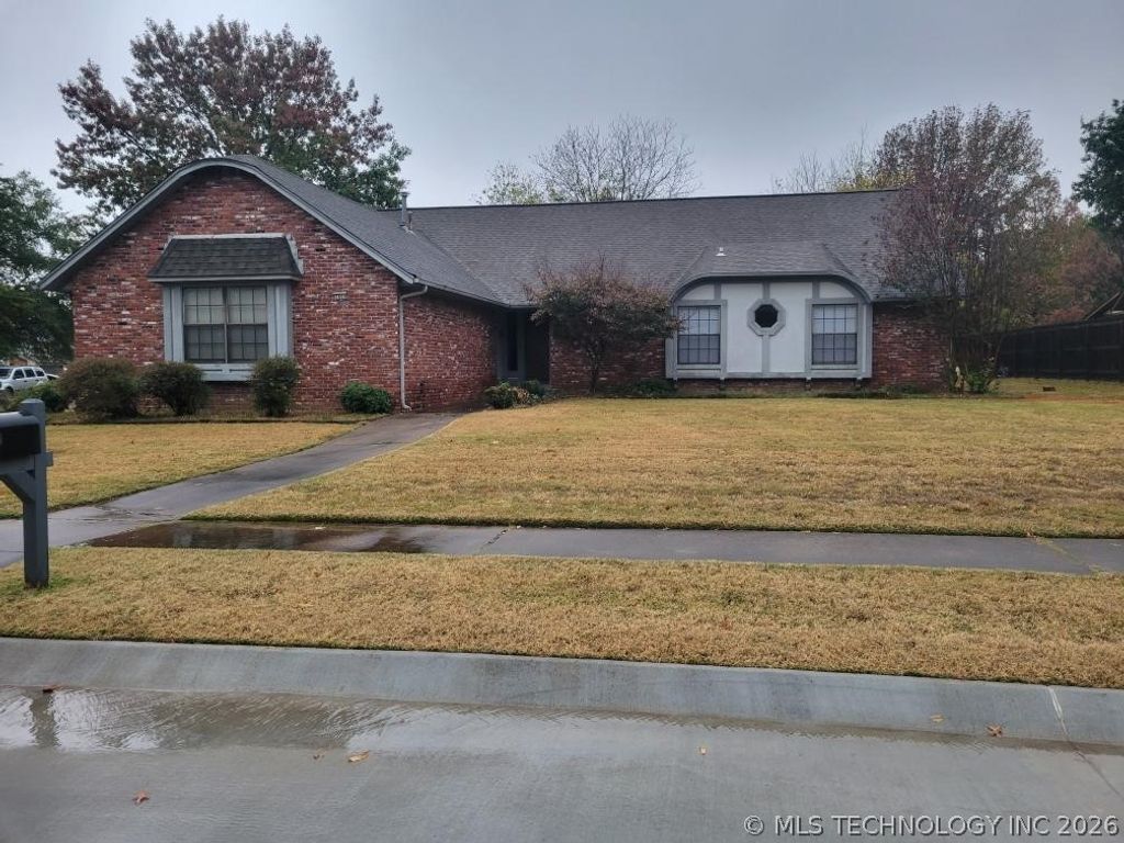 1608 S Laurel Avenue, Broken Arrow, OK 74012