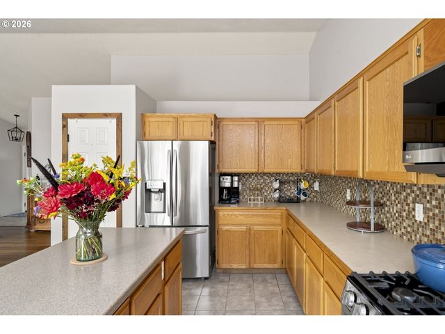 206 Hauser Ct, Molalla, OR 97038