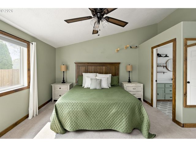 206 Hauser Ct, Molalla, OR 97038