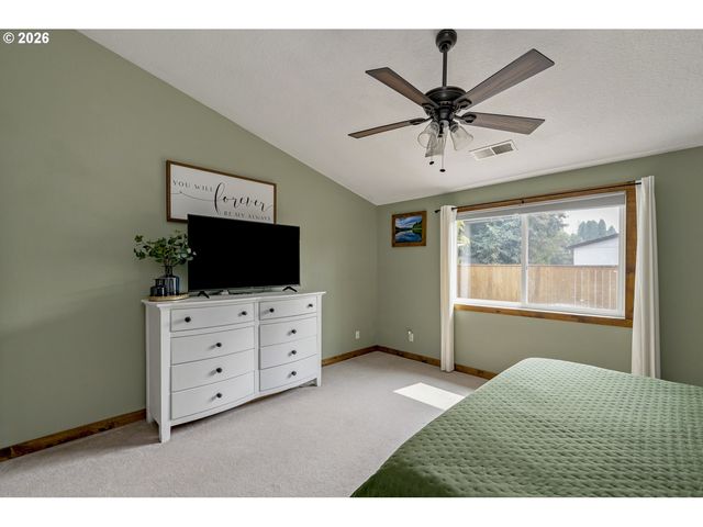 206 Hauser Ct, Molalla, OR 97038