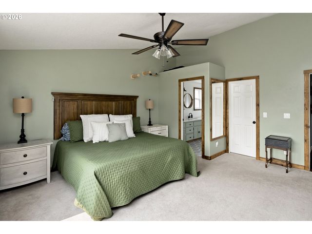 206 Hauser Ct, Molalla, OR 97038