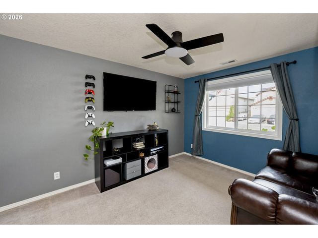 206 Hauser Ct, Molalla, OR 97038