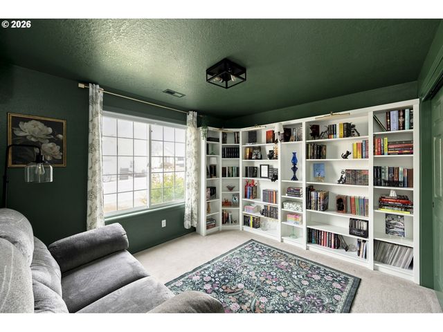 206 Hauser Ct, Molalla, OR 97038