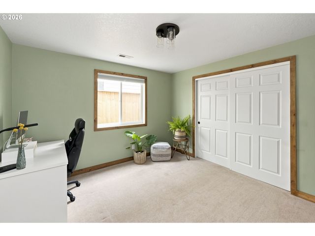 206 Hauser Ct, Molalla, OR 97038