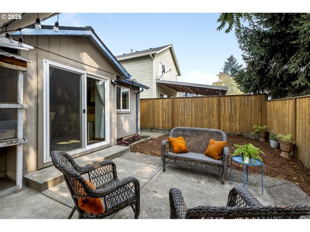 206 Hauser Ct, Molalla, OR 97038