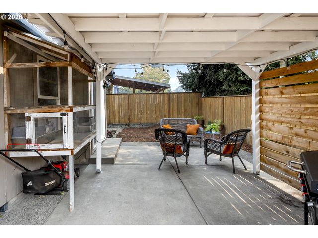206 Hauser Ct, Molalla, OR 97038