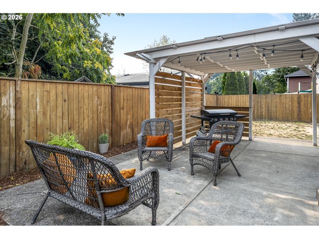 206 Hauser Ct, Molalla, OR 97038
