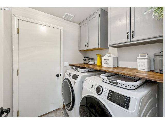 206 Hauser Ct, Molalla, OR 97038